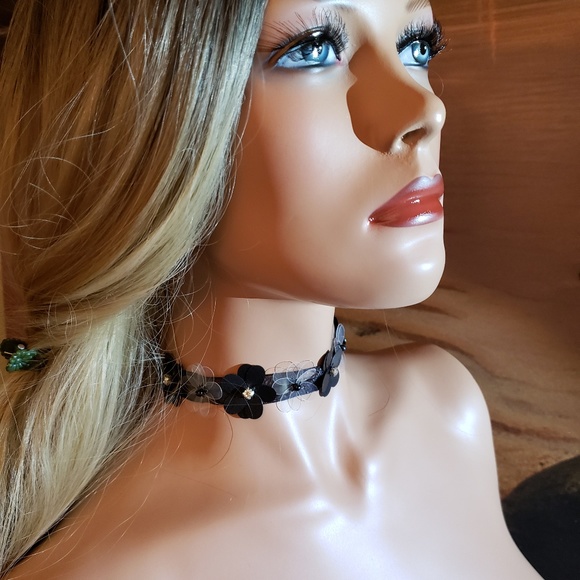 FLORAL & FEMININE!  Flower Inspired Choker - Picture 2 of 5